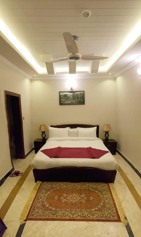 Hotel Triple One Abbottabad Exterior foto