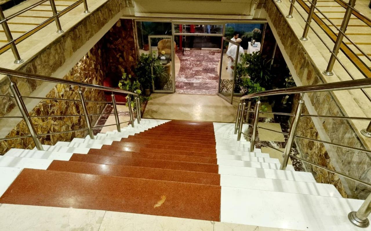Hotel Triple One Abbottabad Exterior foto
