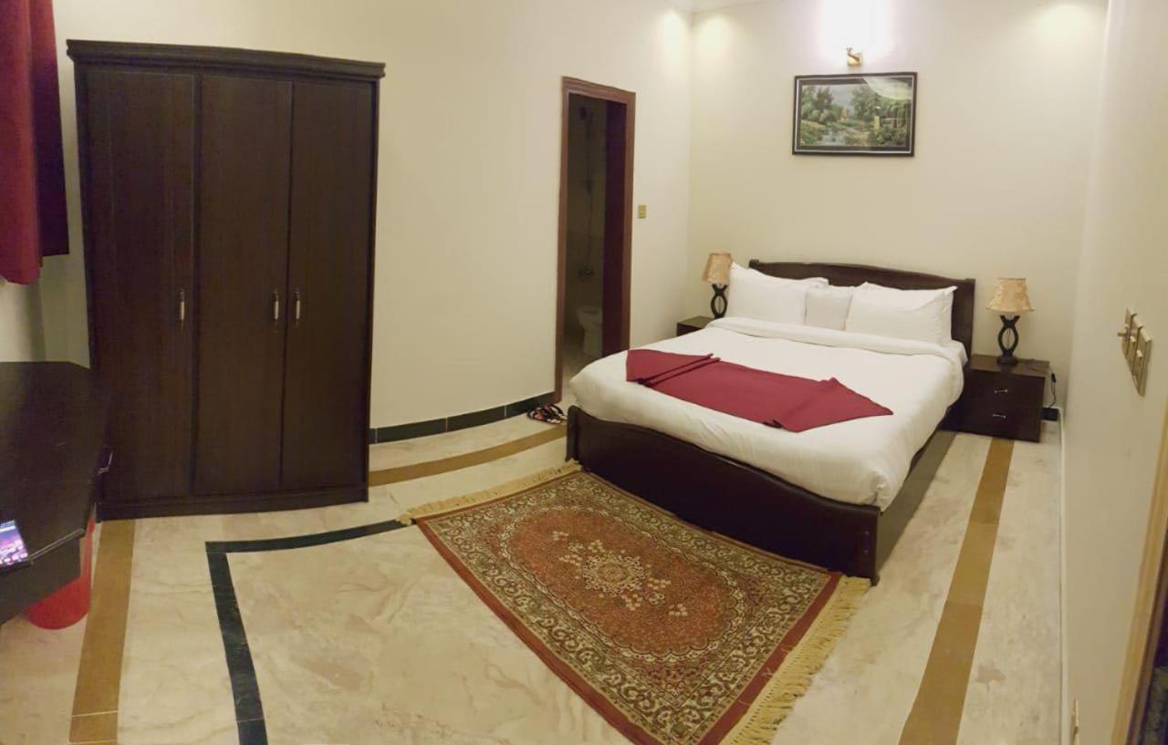 Hotel Triple One Abbottabad Exterior foto